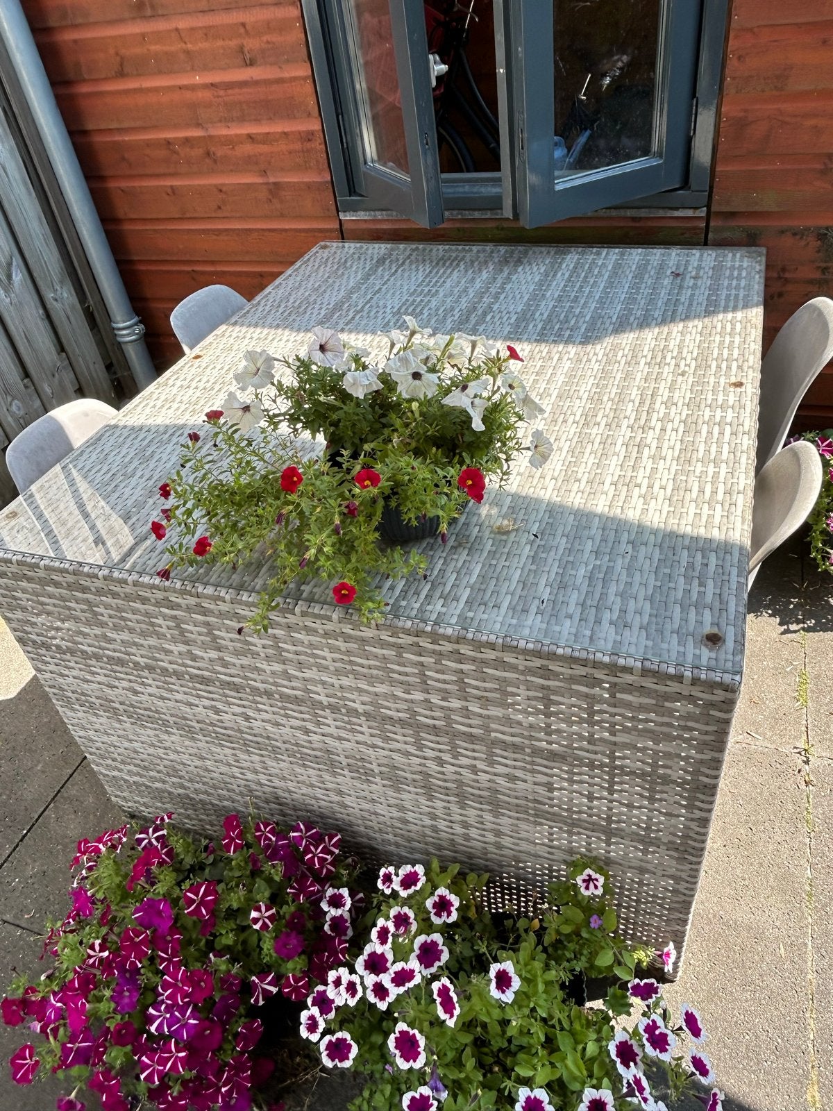 Tuinset 120x140 cm met 4 stoelen en 2 bankjes, Ophalen, Gebruikt, Eettafel, 6 zitplaatsen
