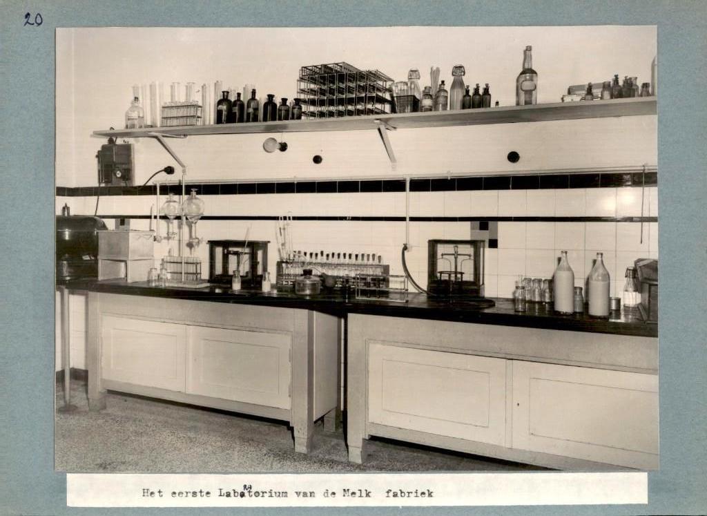 Roermond - Melkfabriek - Foto - 1950, Verzamelen, Ansichtkaarten | Nederland, Verzenden, 1940 tot 1960, Limburg