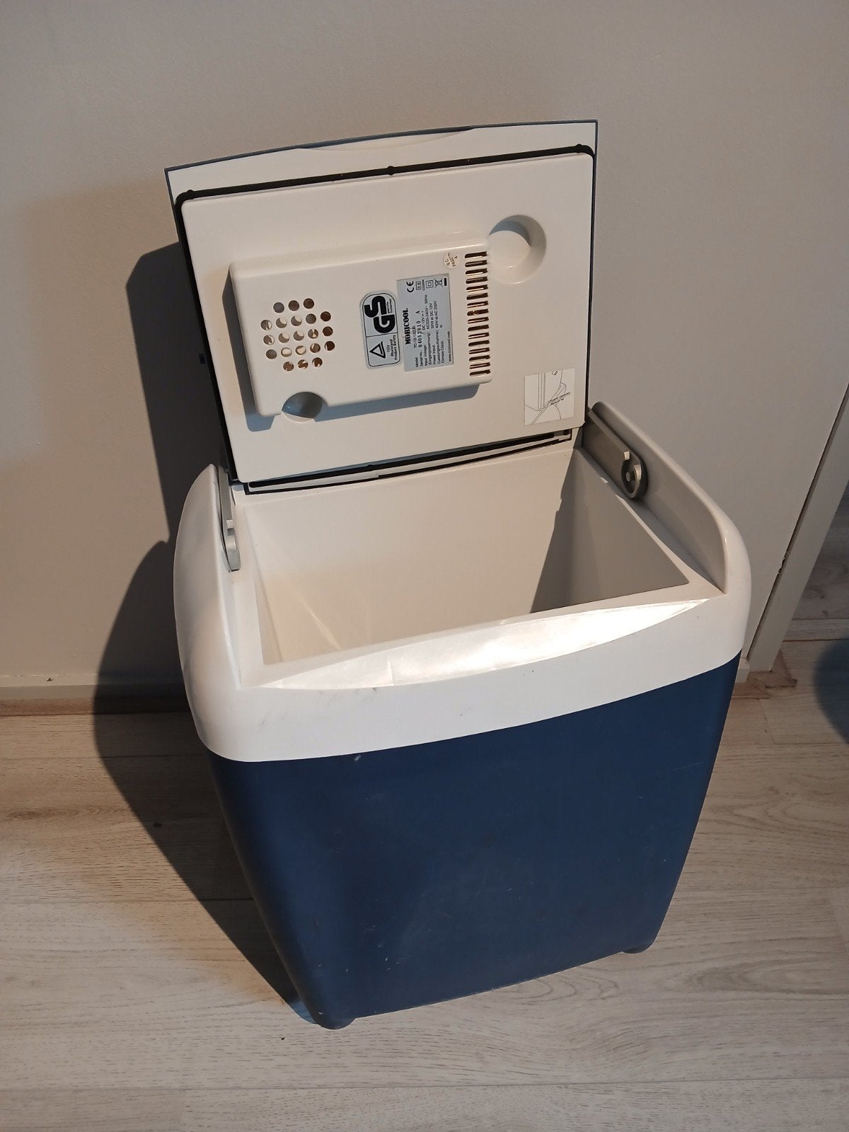 Koelbox - Koelt 15 graden onder omgevingstemperatuur, Ophalen, Gebruikt, Koelbox, Elektrisch