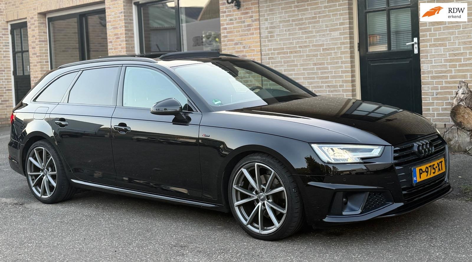 Audi A4 Avant 40 TFSI S line black edition|full options, Stof, Gebruikt, 1984 cc, Automatische klimaatregeling