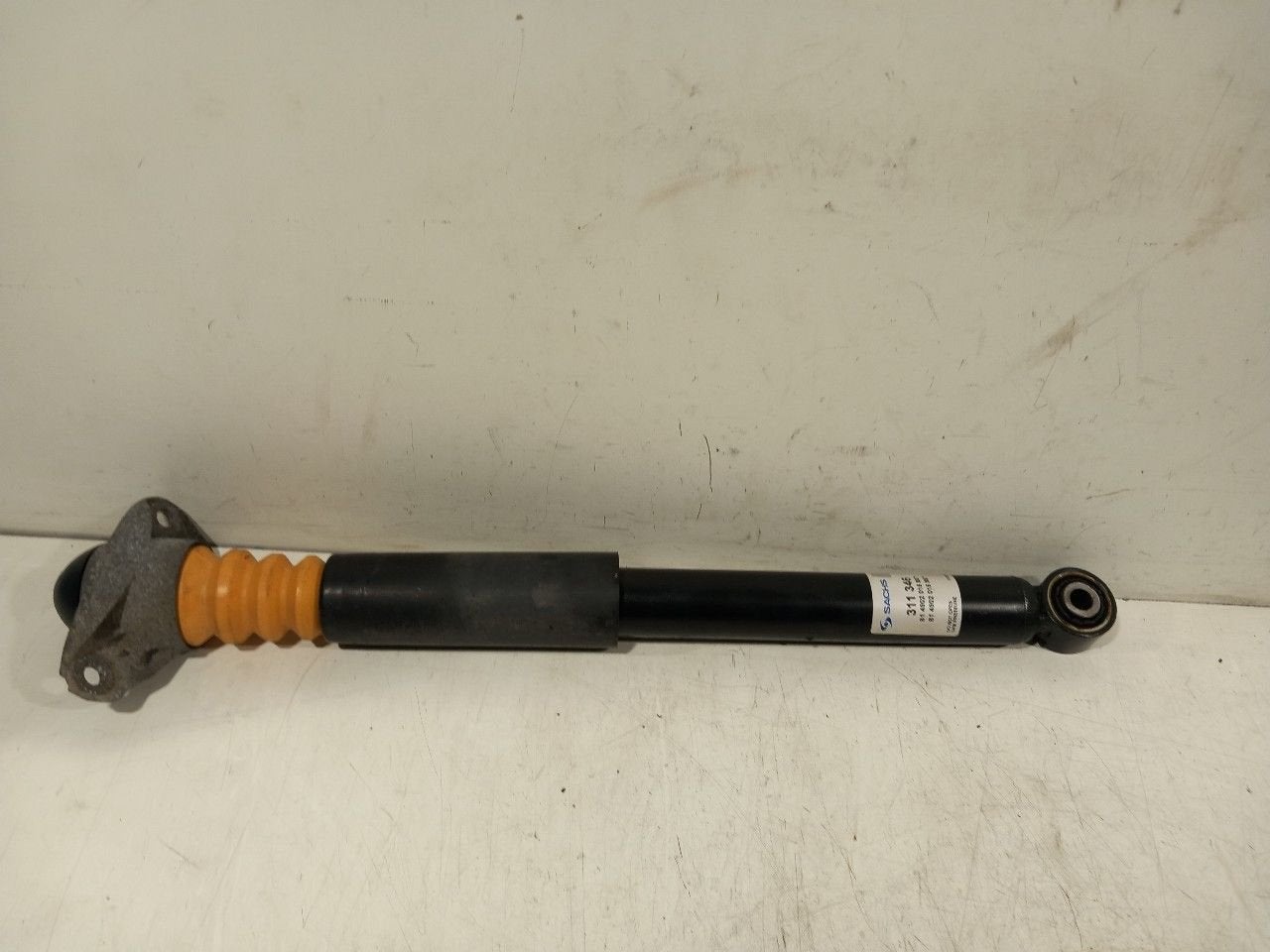Schokbreker rechts achter Volkswagen Passat, Onderdelen@venauto.nl, Van der Ven Autorecycling B.V., Gebruikt, Ettenseweg 76, 4706 PB Roosendaal, The Netherlands
