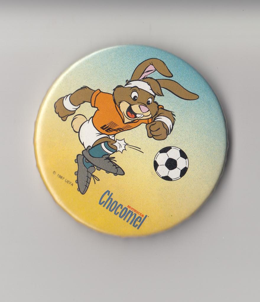 Voetbal UEFA Chocomel 1987 button Nederlands Elftal, Verzamelen, Speldjes, Pins en Buttons, Gebruikt, Speldje of Pin, Overige onderwerpen