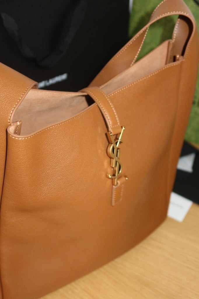 Saint Laurent Hobo Tas Bruin Leer YSL Logo, Ophalen of Verzenden, Zo goed als nieuw, Bruin, Handtas
