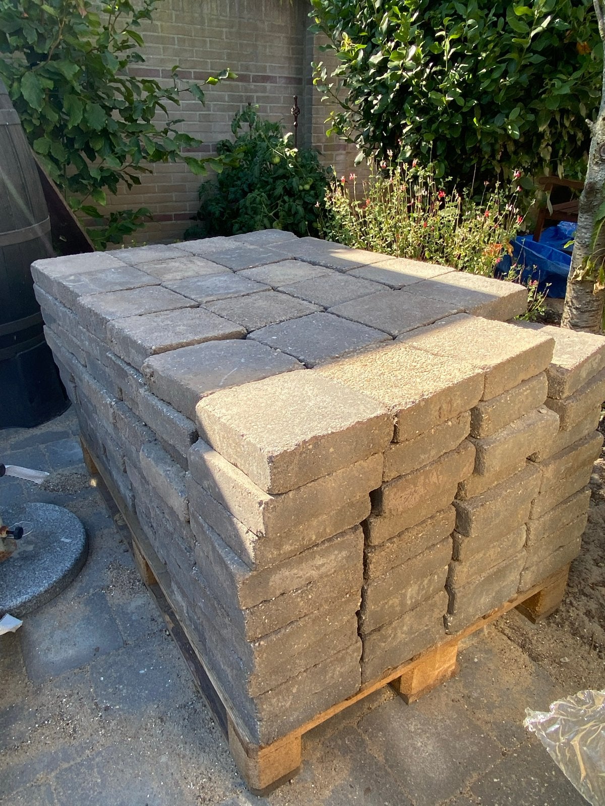 Gratis: Partij getrommelde grijze stenen 20x20, Ophalen, Gebruikt, Klinkers, 10 m² of meer