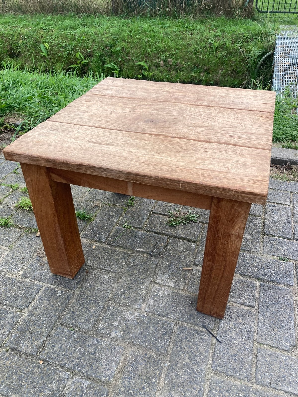 Stevig teak houten salontafel / bijzet tafeltje, Ophalen, Teakhout, 50 tot 100 cm, Zo goed als nieuw