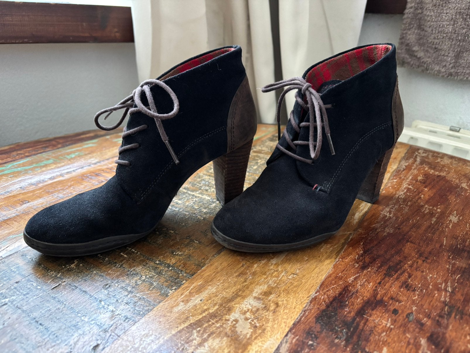 Tommy hilfiger korte blauwe laarsjes met hak maat 39, Blauw, Ophalen of Verzenden, Zo goed als nieuw, Schoenen met hoge hakken