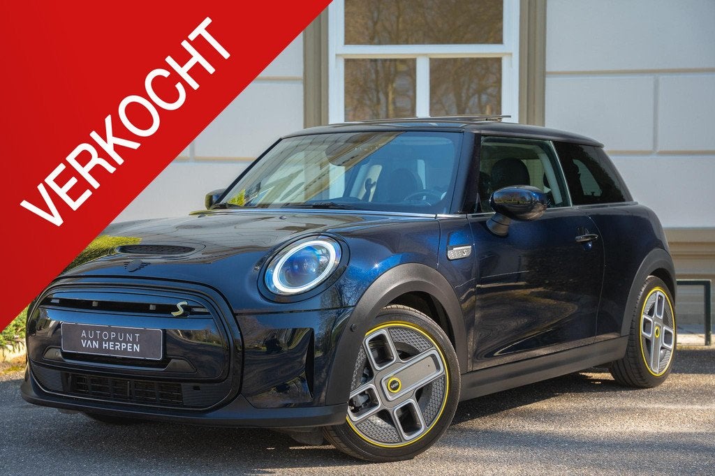 MINI Electric Classic 33 kWh PANO | H&K | HUD | LEDER | CAME, Auto's, Mini, 33 kWh, 4 stoelen, 184 pk, Geïmporteerd