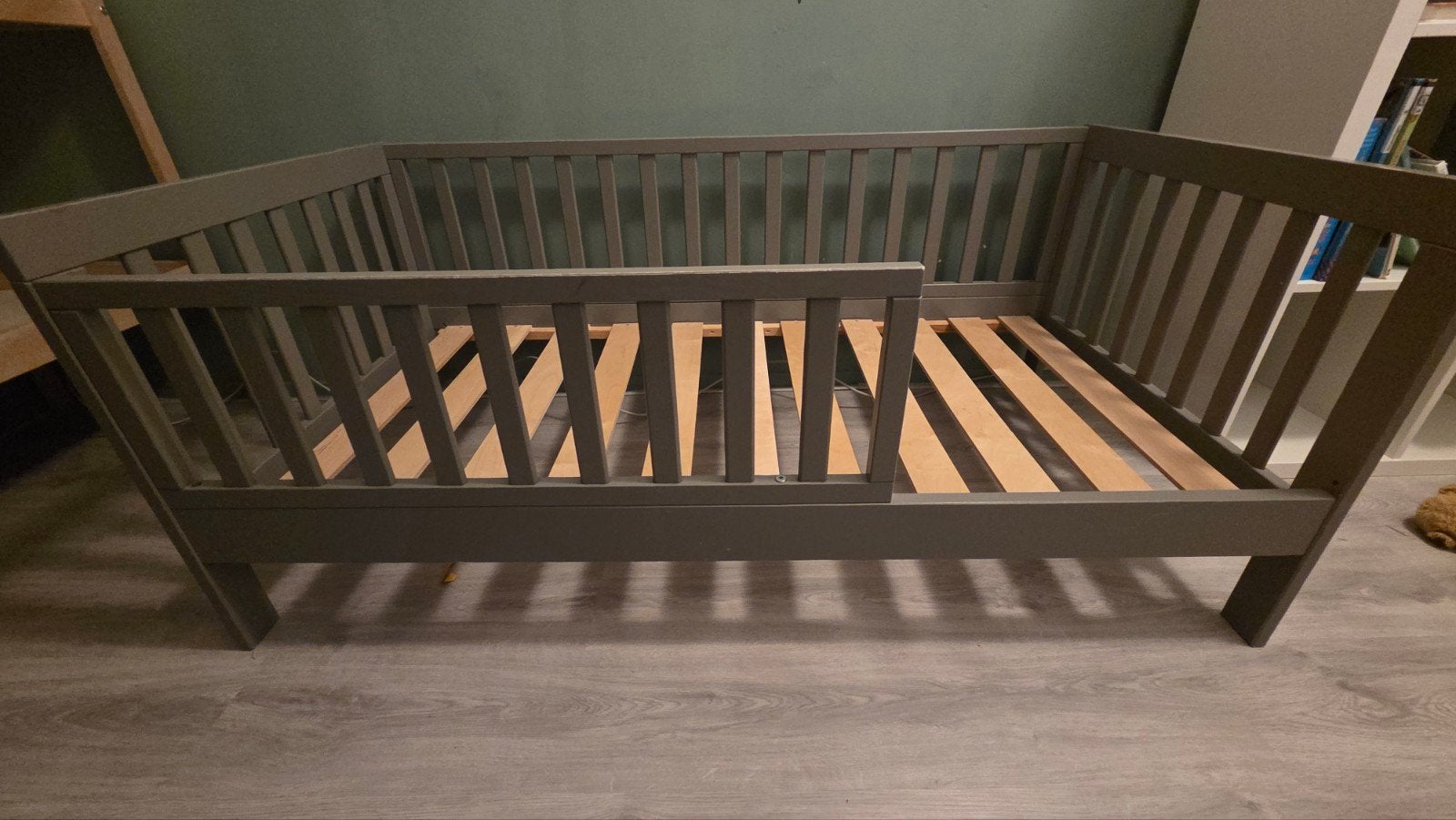 Petite Amelie peuterbed grijs. eventueel 2 beschikbaar, Ophalen, Gebruikt, 140 tot 160 cm, 70 tot 85 cm