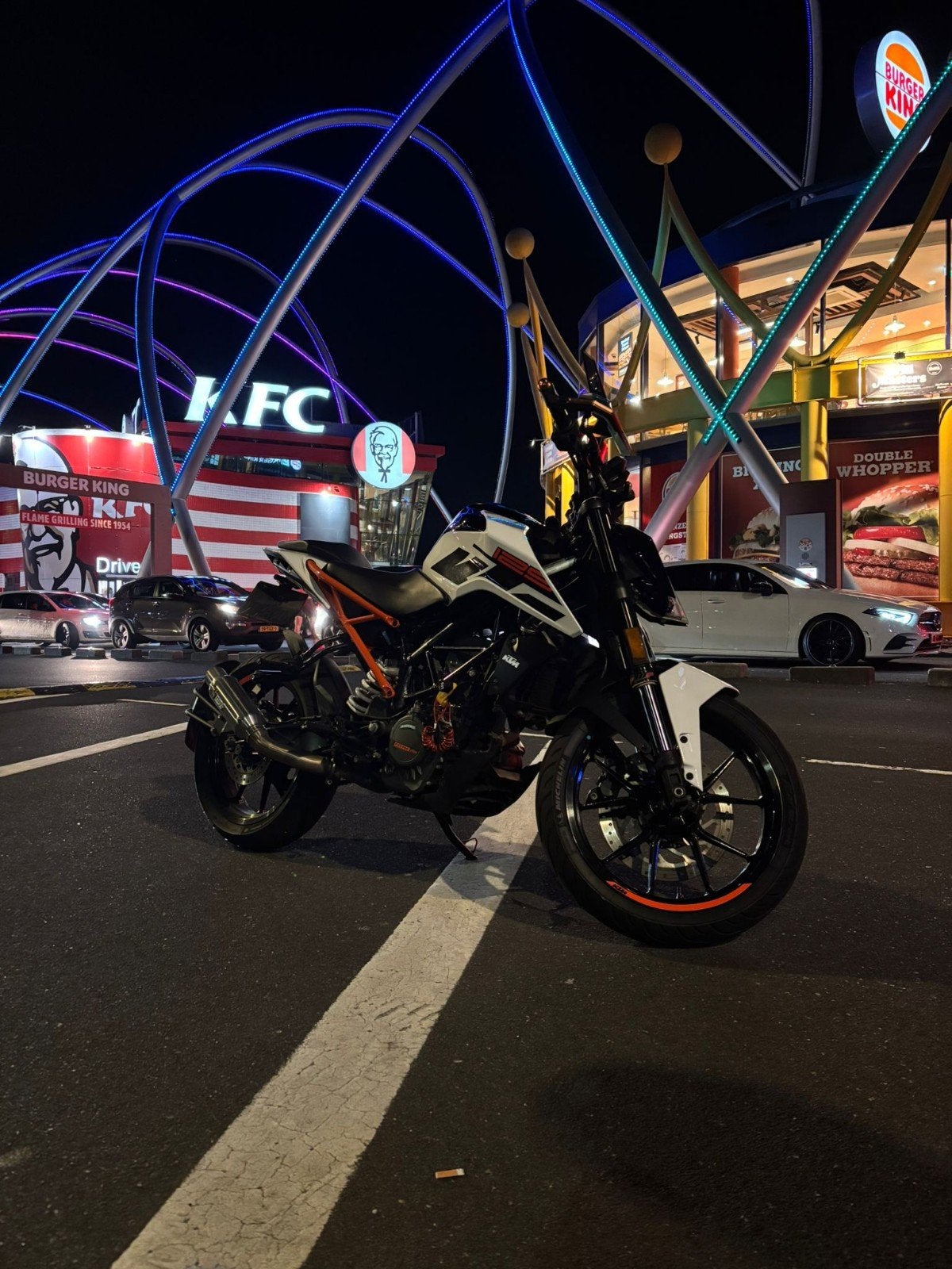 KTM DUKE 125 (Compressieprobleem) | QUAD LOCK |, Occasion, KTM, Particulier, 11 kW of minder
