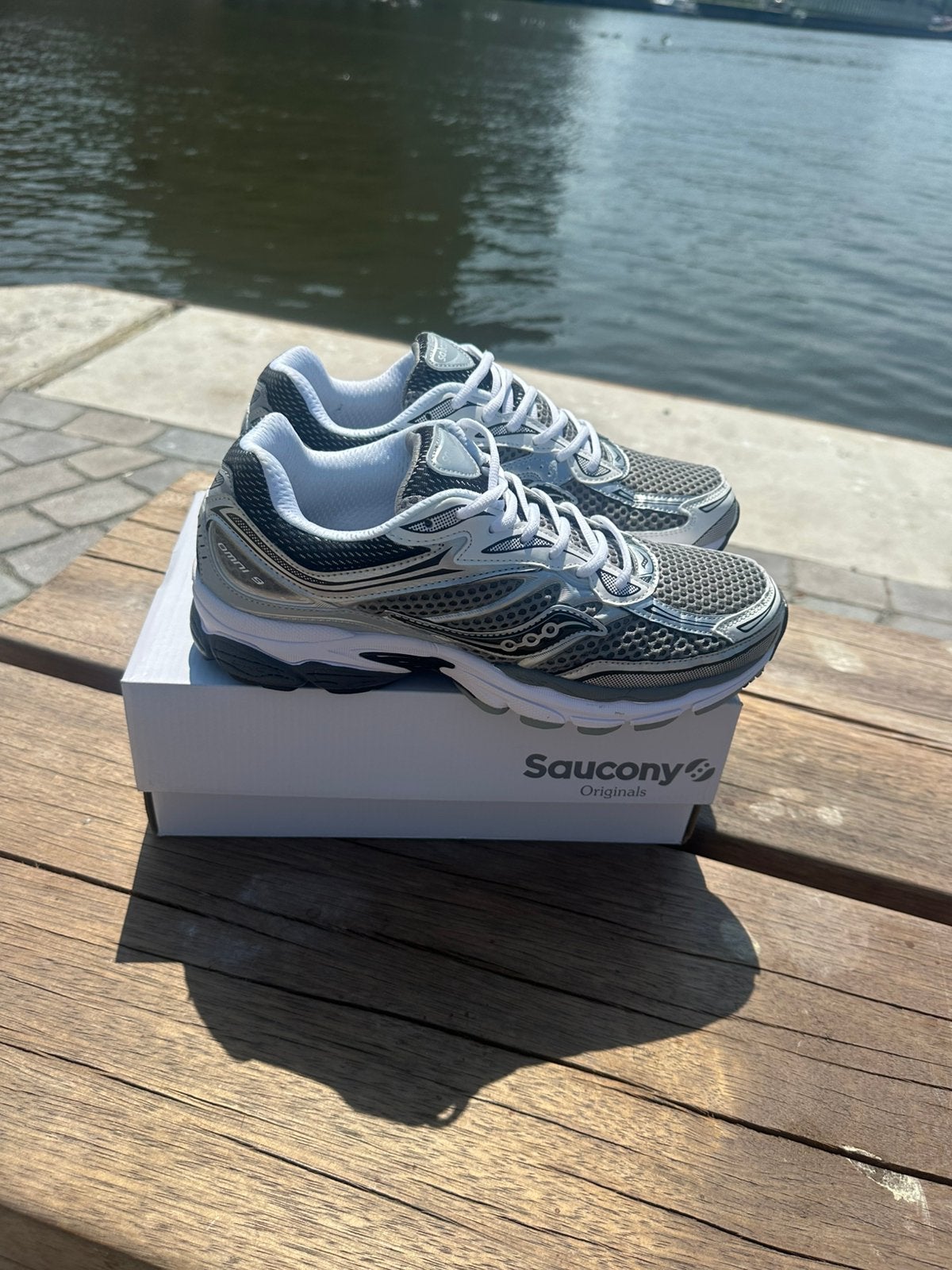 Saucony omni pro grid 9 gray/white, Ophalen of Verzenden, Zo goed als nieuw, Wit