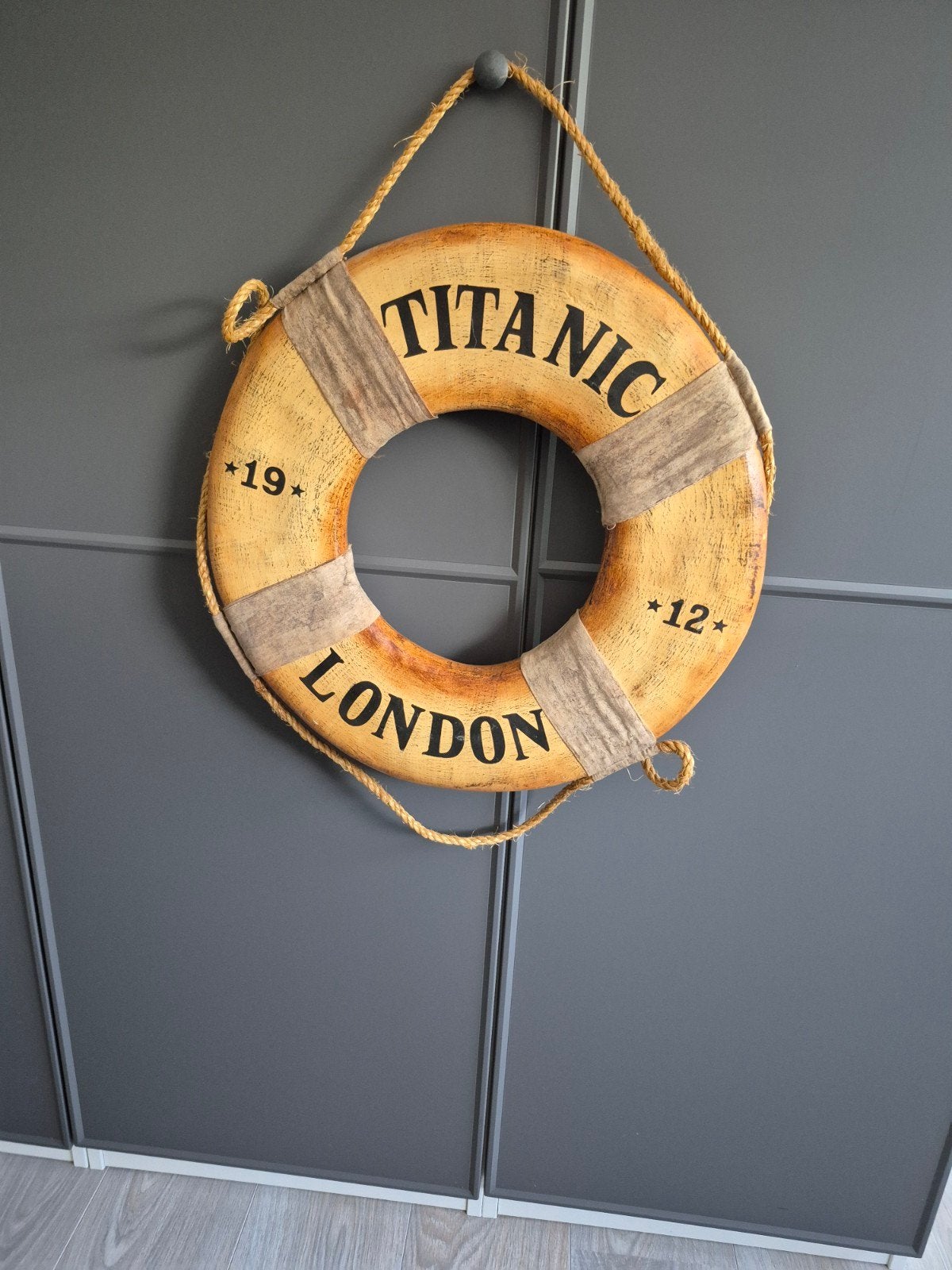 Decoratieve reddingsboei 'Titanic London', Ophalen, Gebruikt