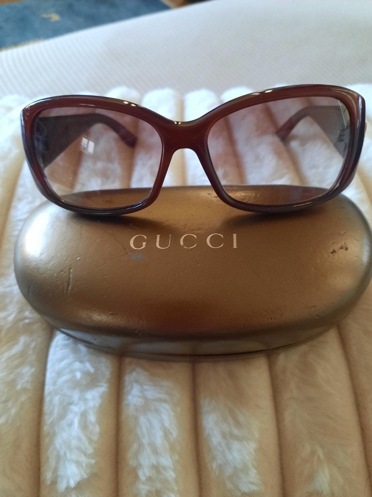 Gucci Zonnebril Bordeaux Rood met Koker, Overige merken, Gebruikt, Zonnebril, Ophalen of Verzenden