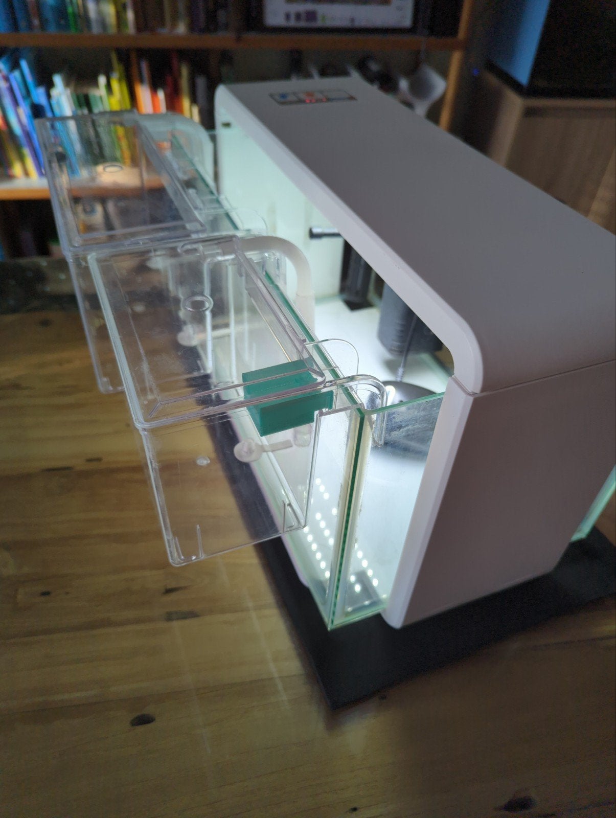 Compacte aquarium kweek opstelling met fluval breeding box, Dieren en Toebehoren, Vissen | Aquaria en Toebehoren, Ophalen