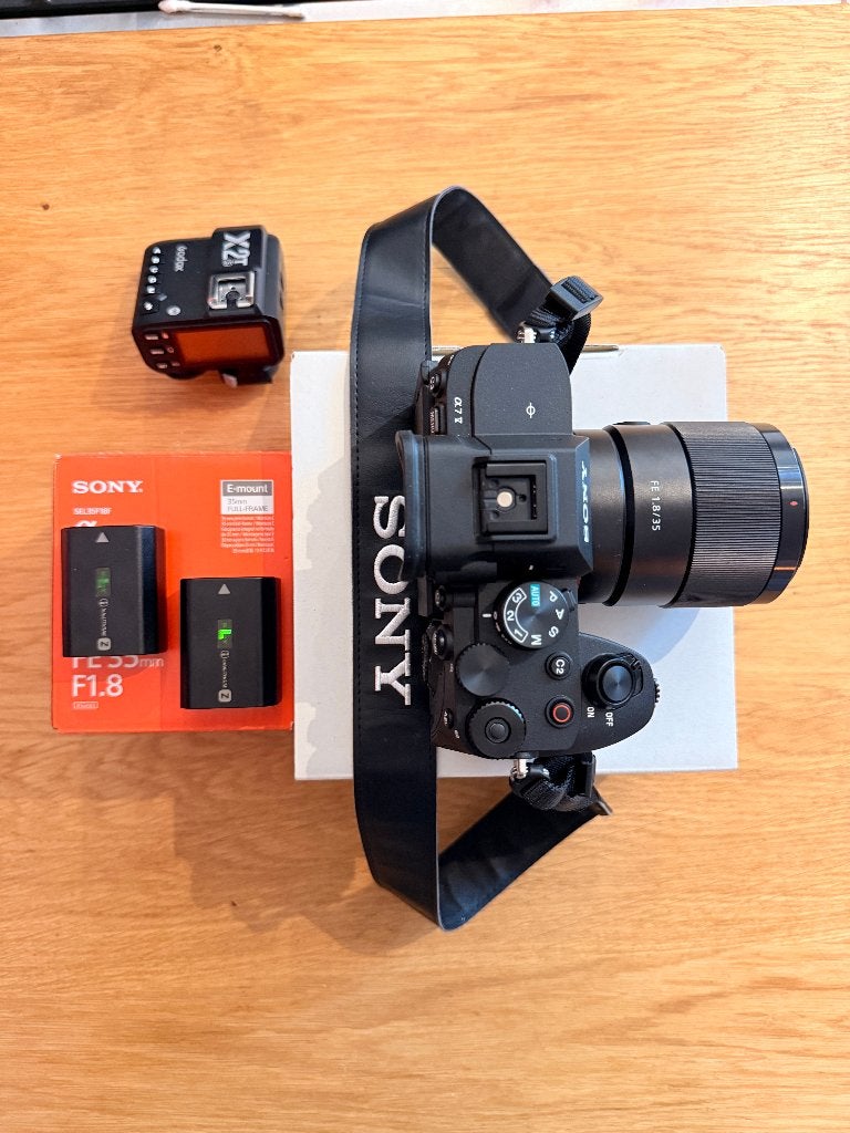 Sony A7 V + Sony FE 35mm F/1.8, Ophalen, Bluetooth, Accu, Zo goed als nieuw