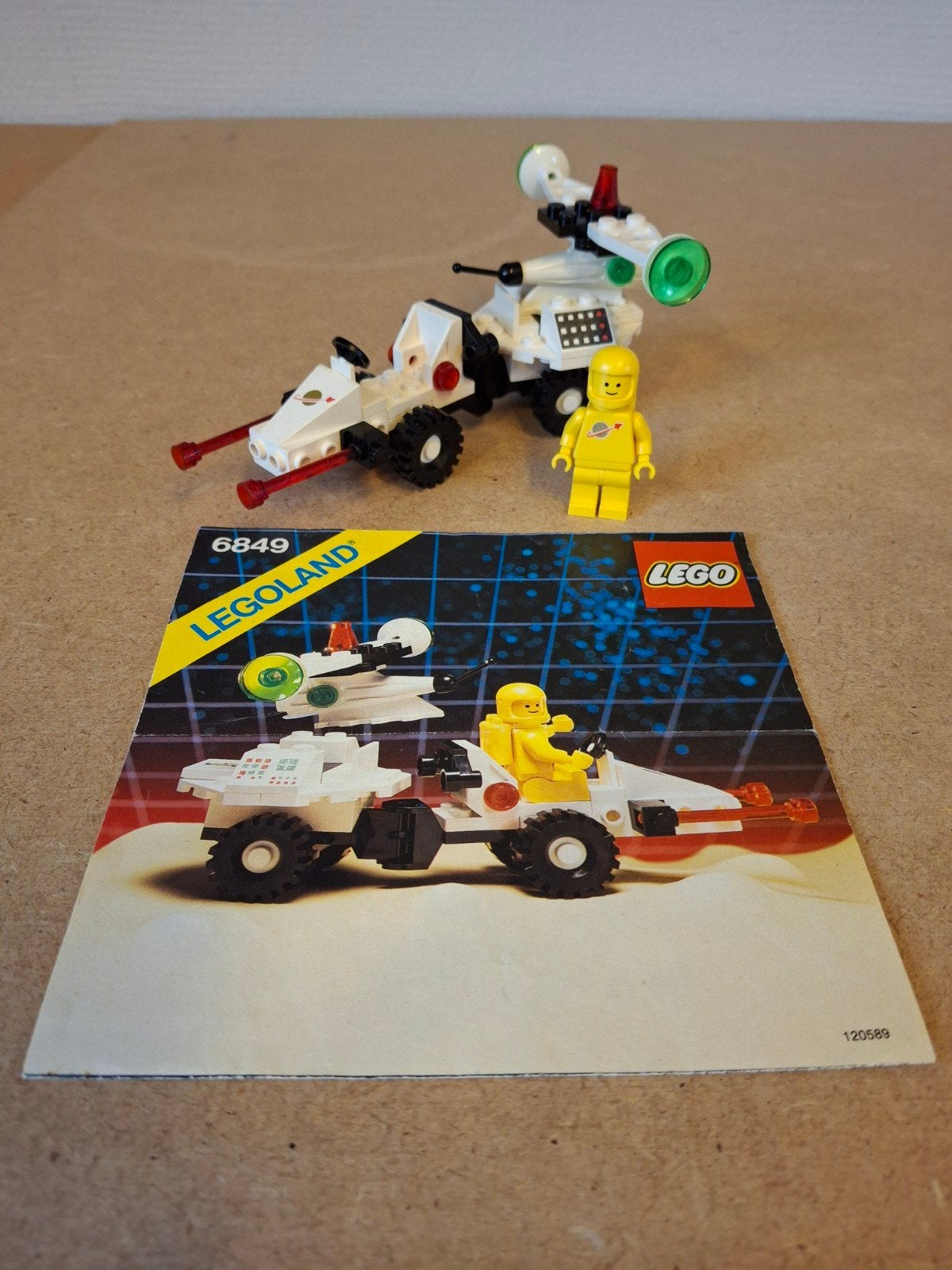 Lego 6849 Satellite Patroller. Jaren 80 Classic Space, Compleet, Lego, Info@lego.com, 33 Bath Road, Slough, UK