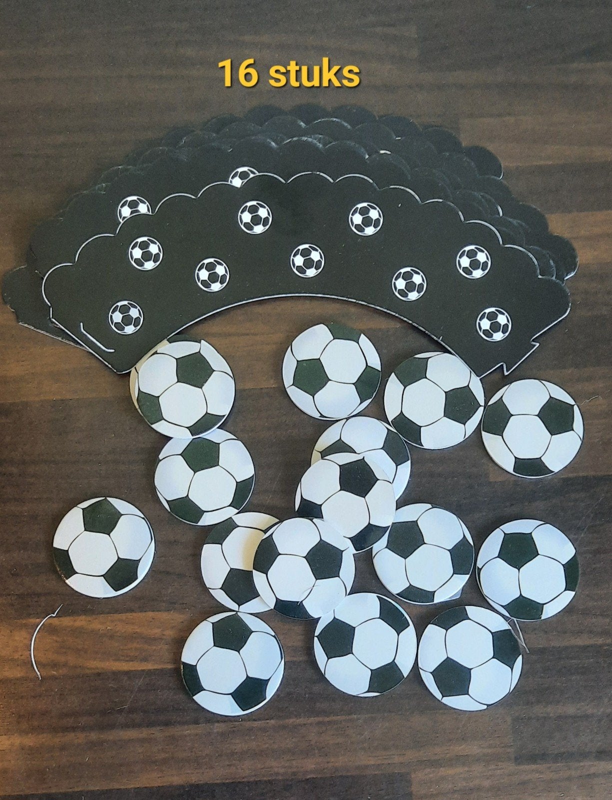 TRAKTSTIE - 16 Cupcake houders voetbal & 24 super helden mar, Ophalen of Verzenden, Zo goed als nieuw, Feestartikel, Verjaardag