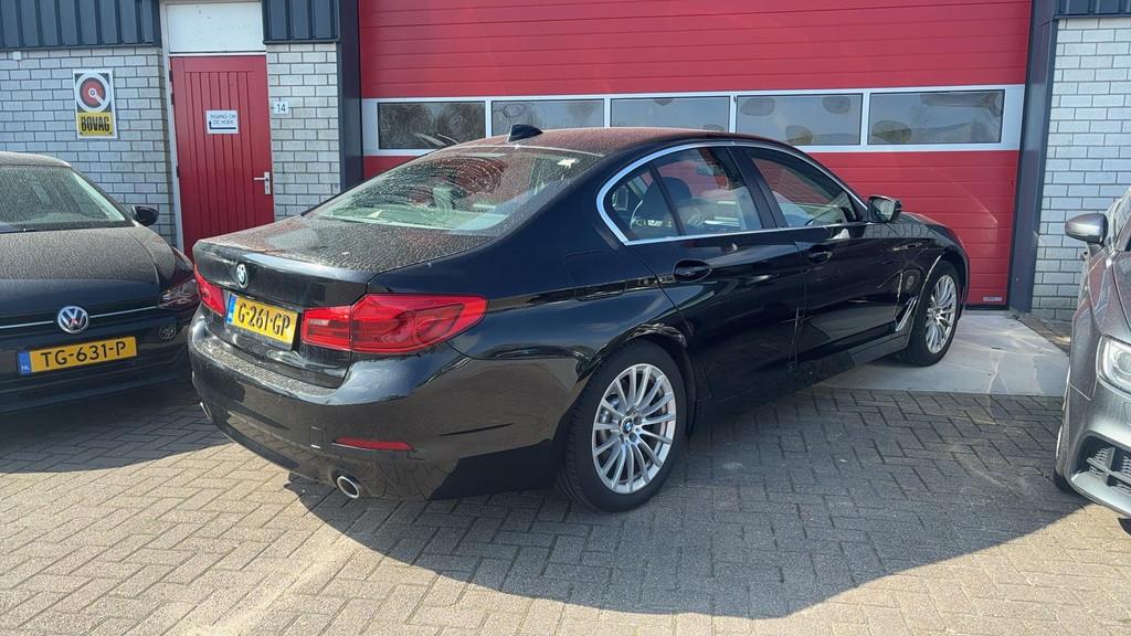 BMW 5-serie 520i High Executive Edition TREKHAAK / CARPLAY /, Auto's, Automaat, 1998 cc, Achterwielaandrijving, Gebruikt