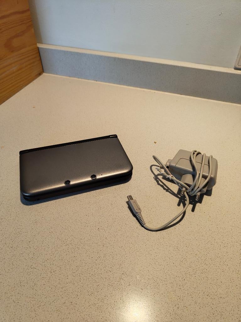 Nintendo 3DS XL Silver + Black, Ophalen of Verzenden, 3DS, Zo goed als nieuw, Zilver