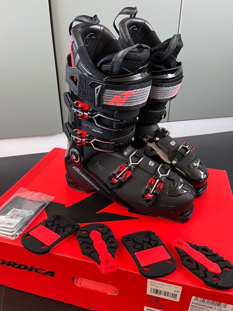 Nordica Speedmachine 3 130 skischoenen - 44/45EU [NIEUW], Sport en Fitness, 180 cm of meer, Schoenen, Ophalen of Verzenden, Zo goed als nieuw