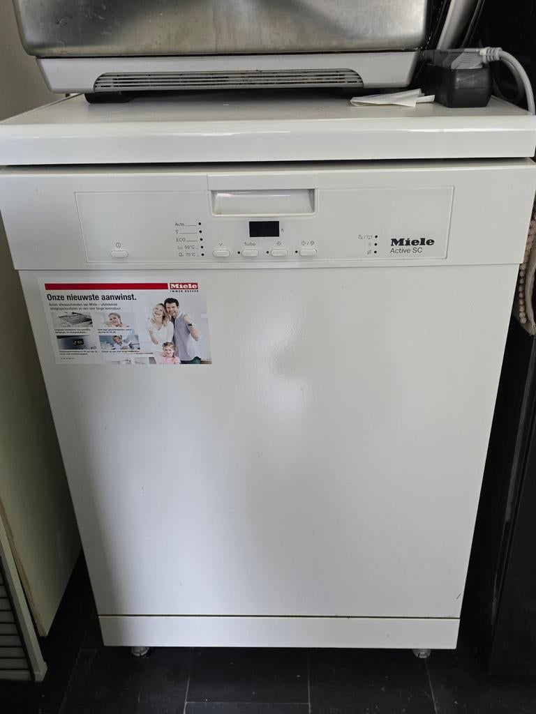 Miele vaatwasser met stoomfunctie - Zo goed als nieuw, Witgoed en Apparatuur, Vaatwasmachines, Zo goed als nieuw, Vrijstaand, 85 tot 90 cm