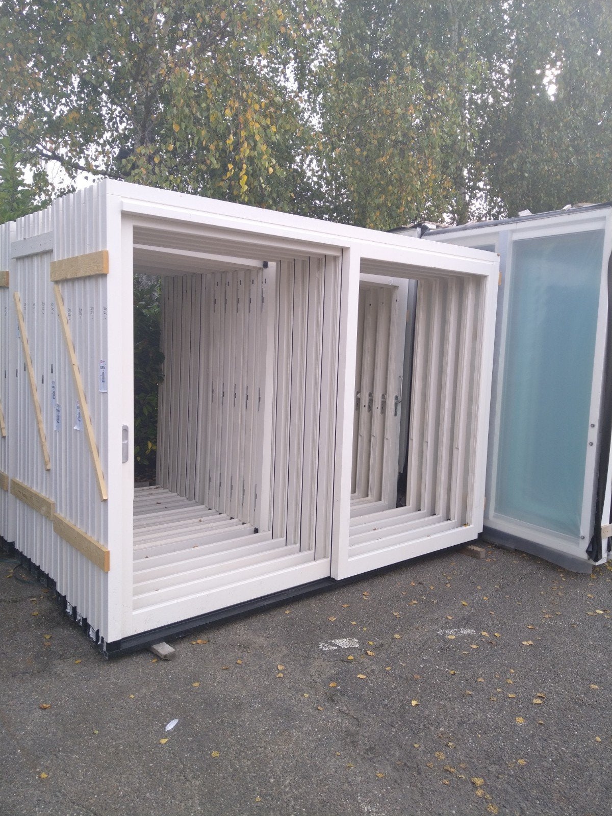 hardhouten schuifpui met een schuifdeur 2 vakken op voorraad, Nieuw, Ophalen of Verzenden, Schuifdeur, 120 cm of meer