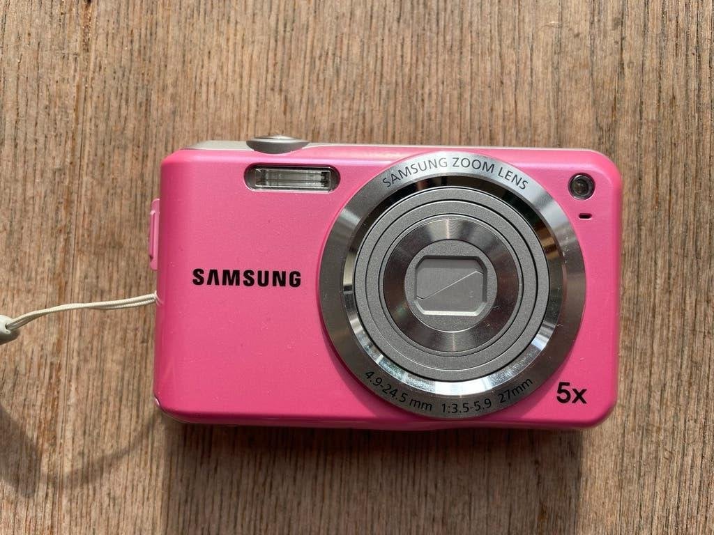 Roze Samsung ES65 Compactcamera met Oplader en Tasje, Ingebouwde flitser, Gebruikt, Oplader, Ophalen of Verzenden