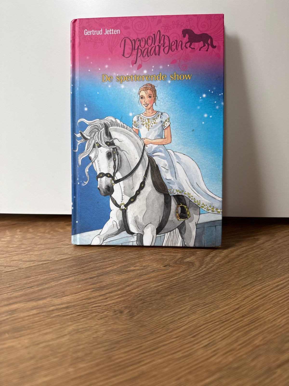 Droompaarden: De spetterende show - Gertrud Jetten, Boeken, Ophalen of Verzenden, Zo goed als nieuw, Fictie