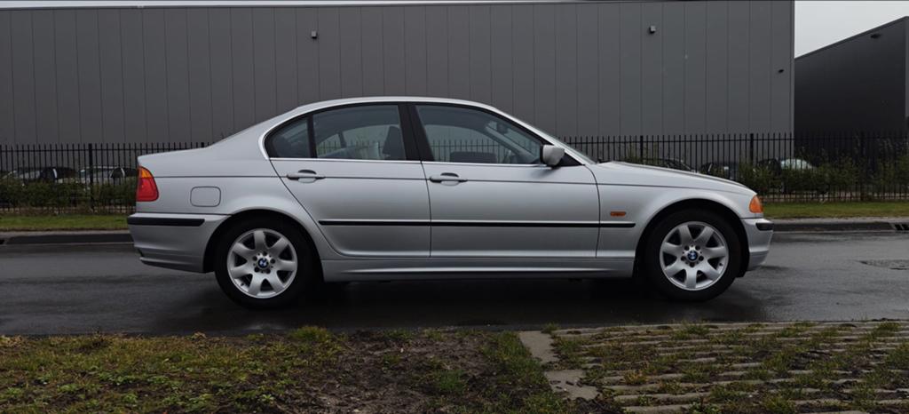 BMW 3-Serie 2.0 I 320 AUT 1998 Grijs, Auto's, BMW, Automaat, Achterwielaandrijving, Zwart, Electronic Stability Program (ESP)