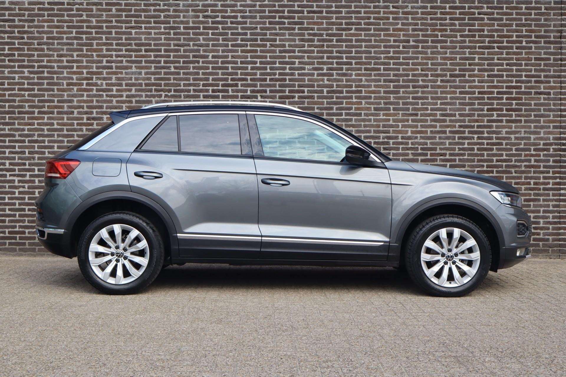 Volkswagen T-Roc 1.5 TSI 150pk Sport | Panoramadak | Beats A, Voorwielaandrijving, 12 maanden, Stof, 4 cilinders