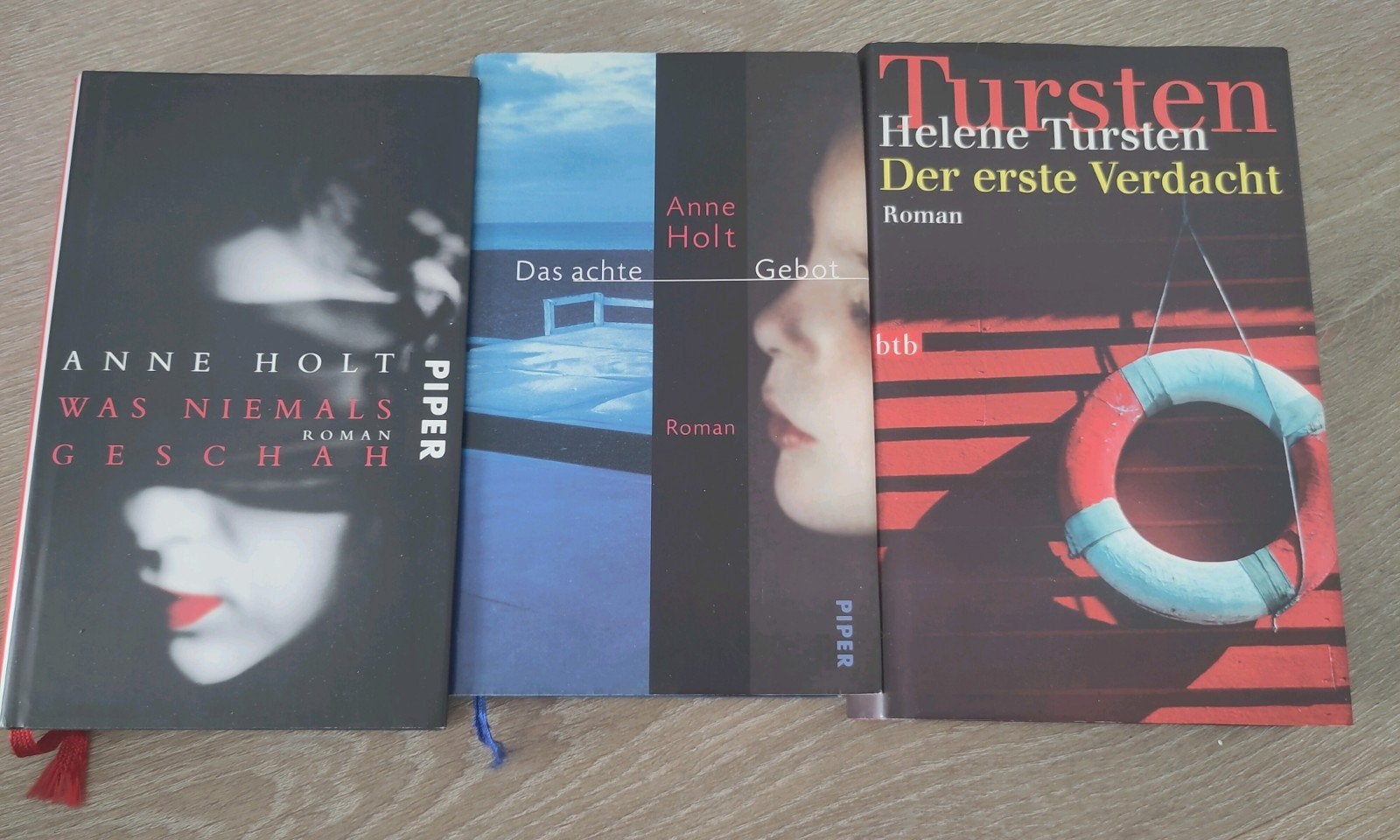 3 Scandinavische thrillers in Duitse vertaling, Boeken, Ophalen of Verzenden, Gelezen, Helene Tursten, Anne Holt