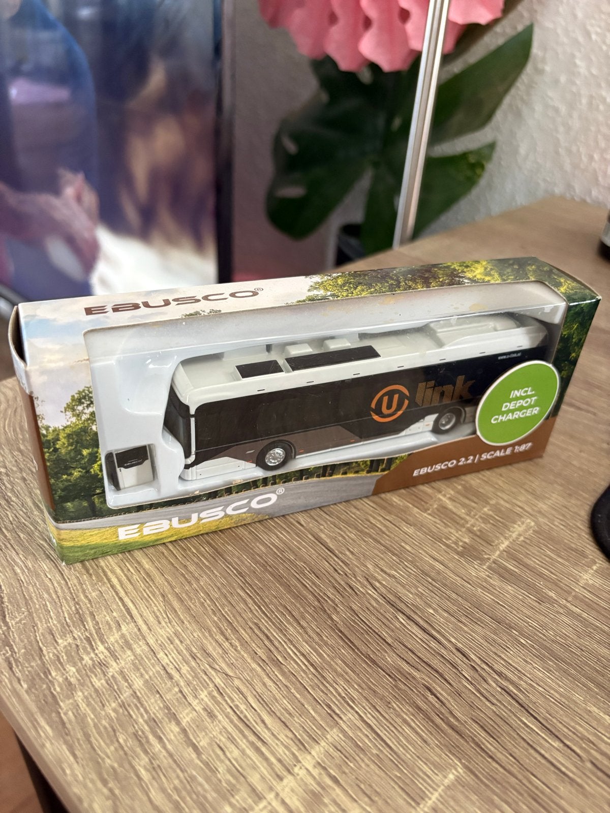 Ebusco 2.2 U-link modelbus schaal 1:87 met depotlader, Overige merken, 1:50 of kleiner, Overige typen, Nieuw