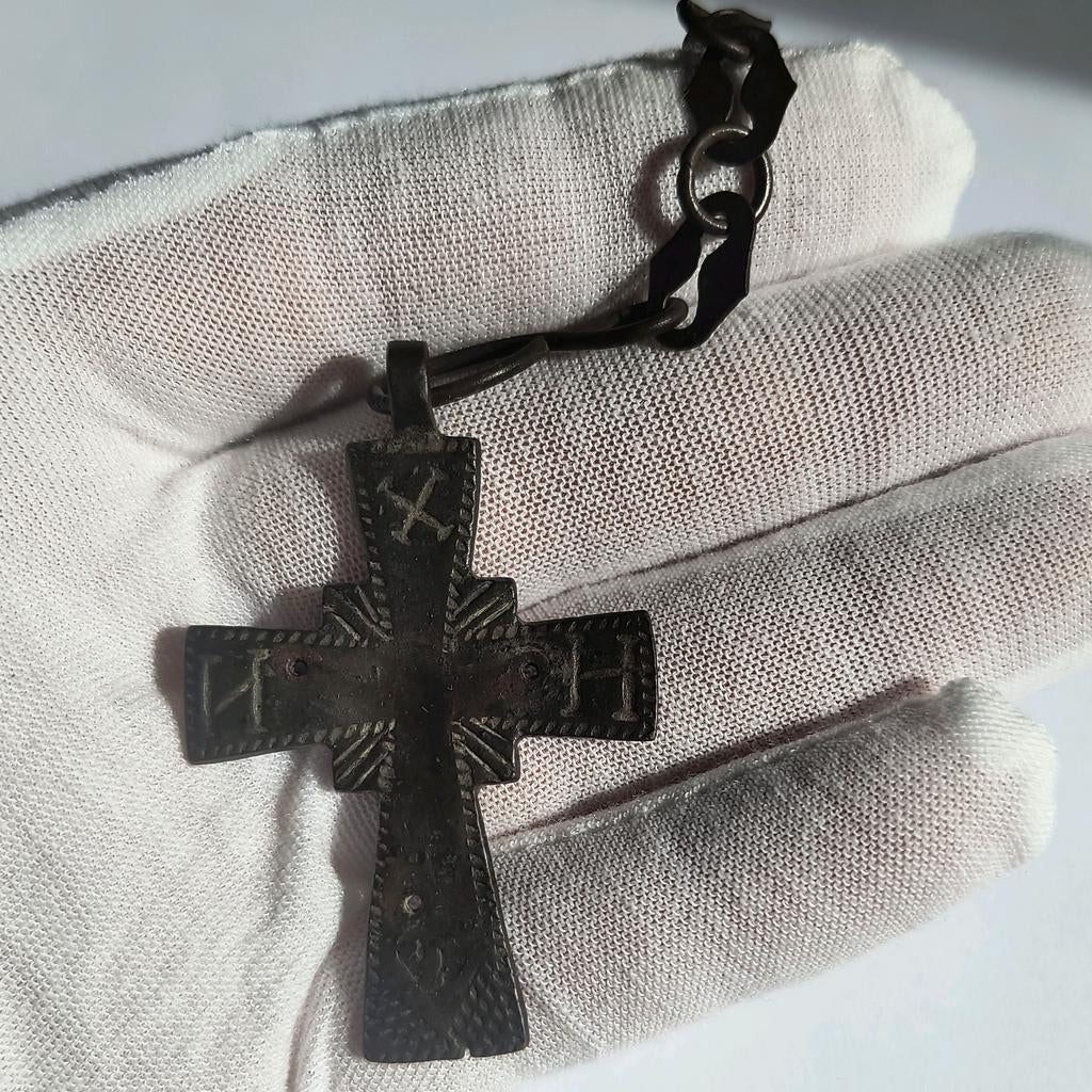 Bodemvondst 18/19e eeuws kruis hanger koper, Verzenden