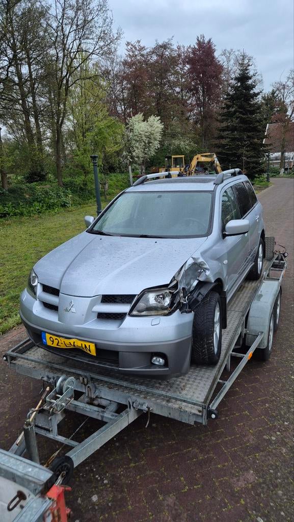 Mitsubishi Outlander 2.0 4WD uit 2003 - Schadevoertuig, Auto diversen, Schadeauto's, Ophalen, 1998 cc, Handgeschakeld, Zilver of Grijs
