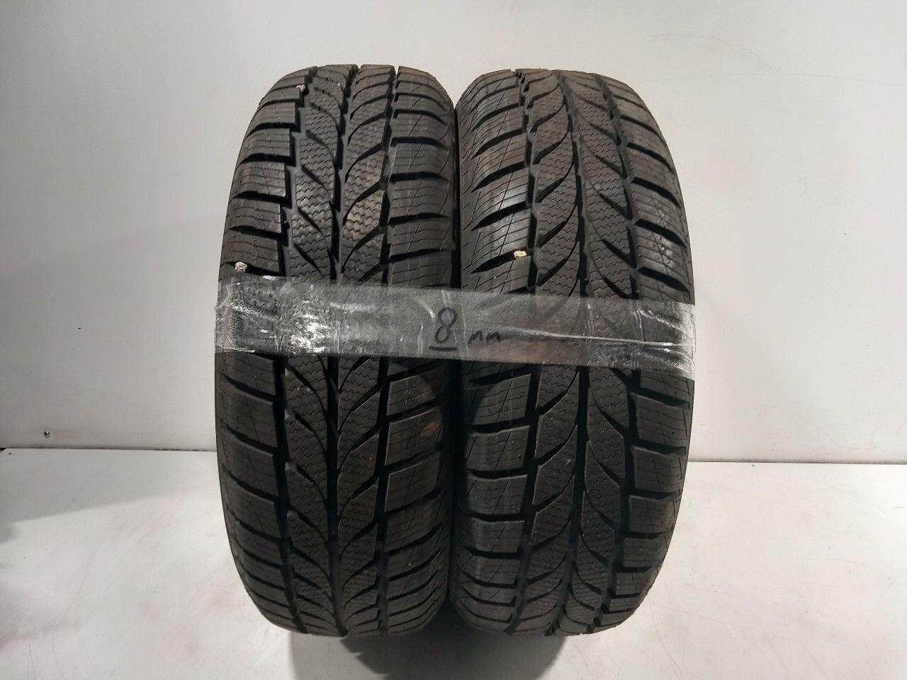 Bandenset 2 stuks 4-Seizoenen 185 60 R14, Auto-onderdelen, Banden en Velgen, Van der Ven Autorecycling B.V., Gebruikt, Ettenseweg 76, 4706 PB Roosendaal, The Netherlands