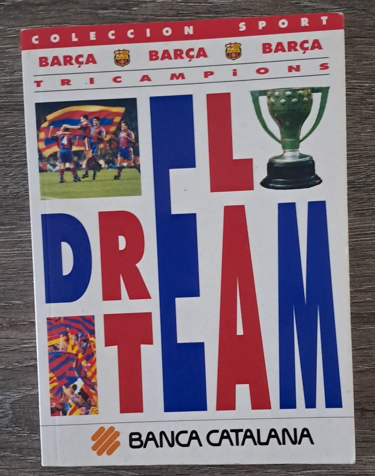 El Dream Team Barça Tricampions - Boek FC Barcelona, Verzamelen, Ophalen of Verzenden, Zo goed als nieuw, Buitenlandse clubs, Boek of Tijdschrift