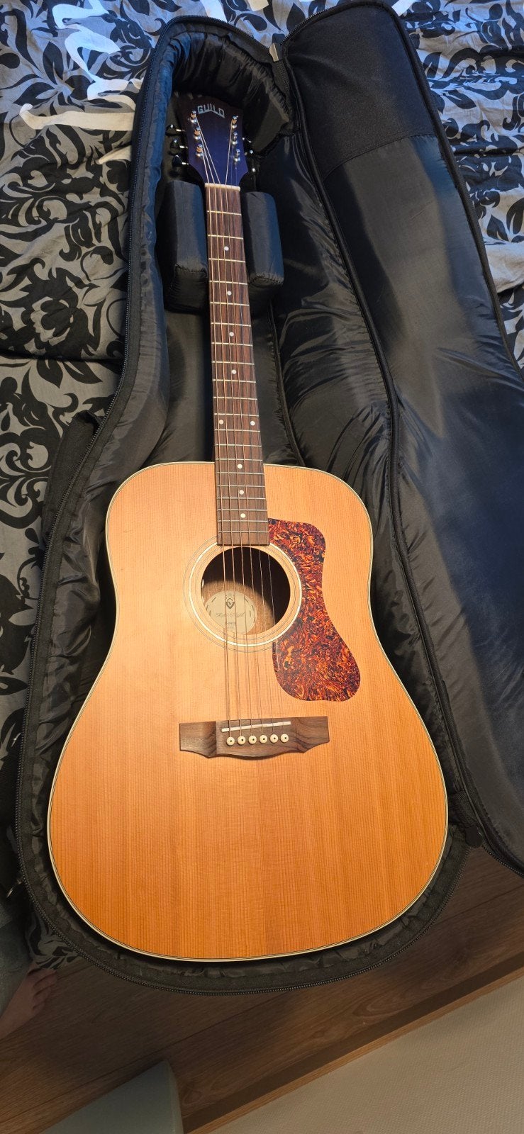 Guild D-240E Westerngitaar met element en gigbag, Ophalen of Verzenden, Zo goed als nieuw, Western- of Steelstringgitaar, Met koffer