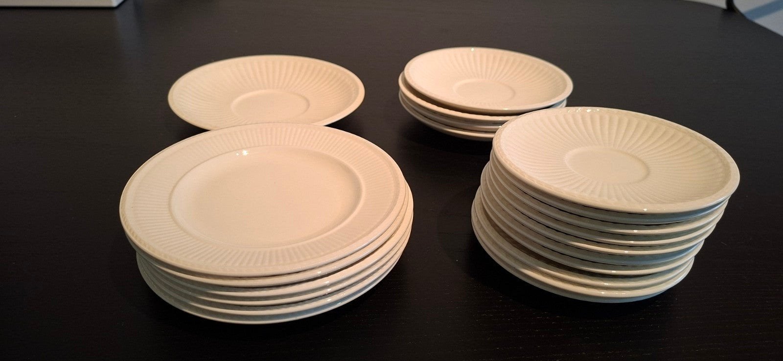 Edme Wedgwood schotels - 4 verschillende soorten, Huis en Inrichting, Keuken | Servies, Klassiek, Ophalen of Verzenden, Zo goed als nieuw
