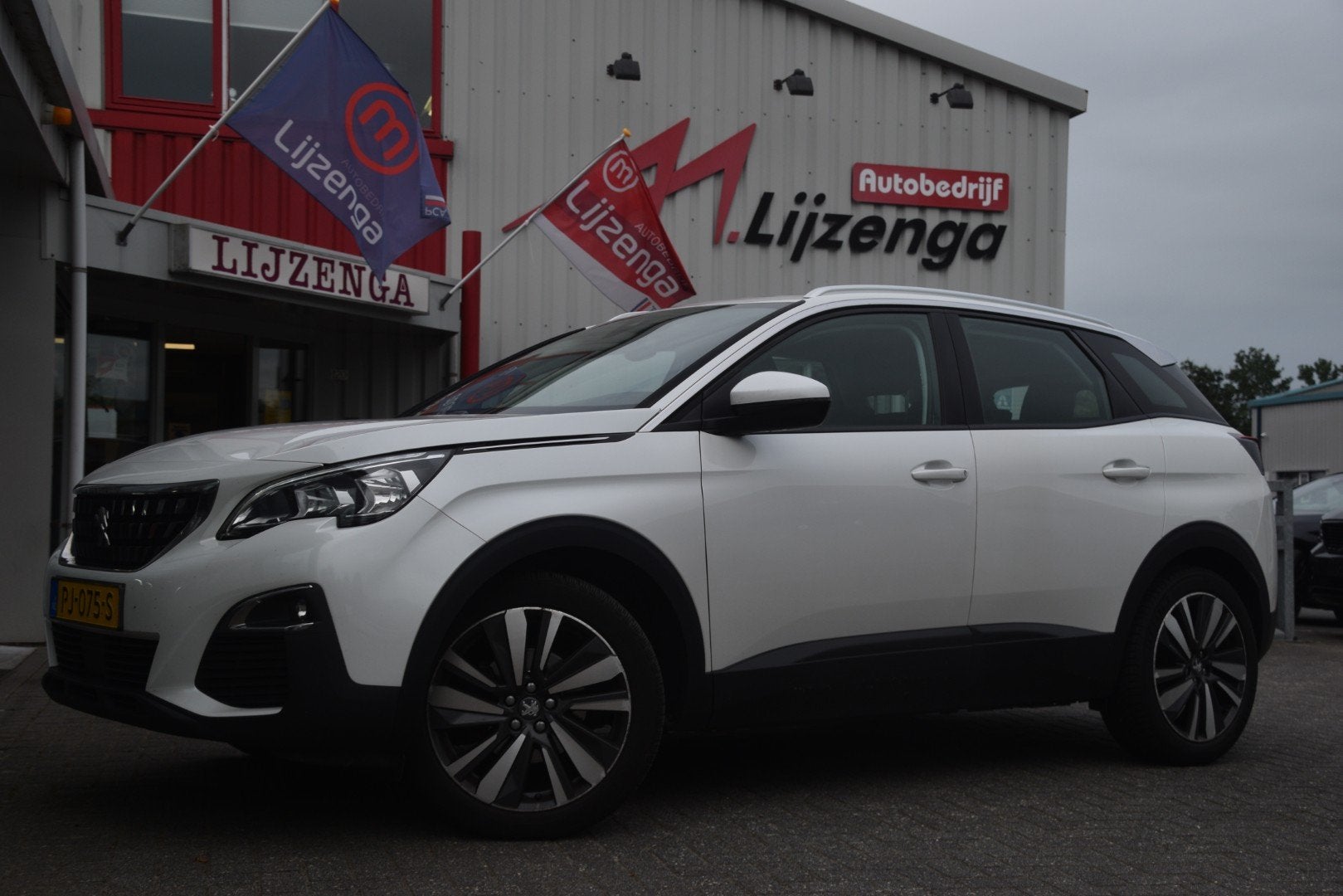 Peugeot 3008 1.2 PureTech Blue Lease Executive Carplay | PDC, Auto's, Stof, Gebruikt, Euro 6, 1199 cc