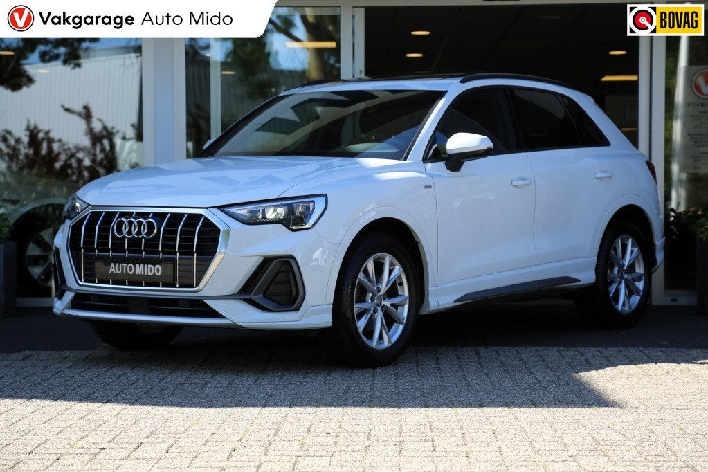 Audi Q3 35 TFSI S line | Panorama | Trekhaak | Sport-chassis, Auto's, Audi, Automaat, 4 cilinders, Wit, Origineel Nederlands