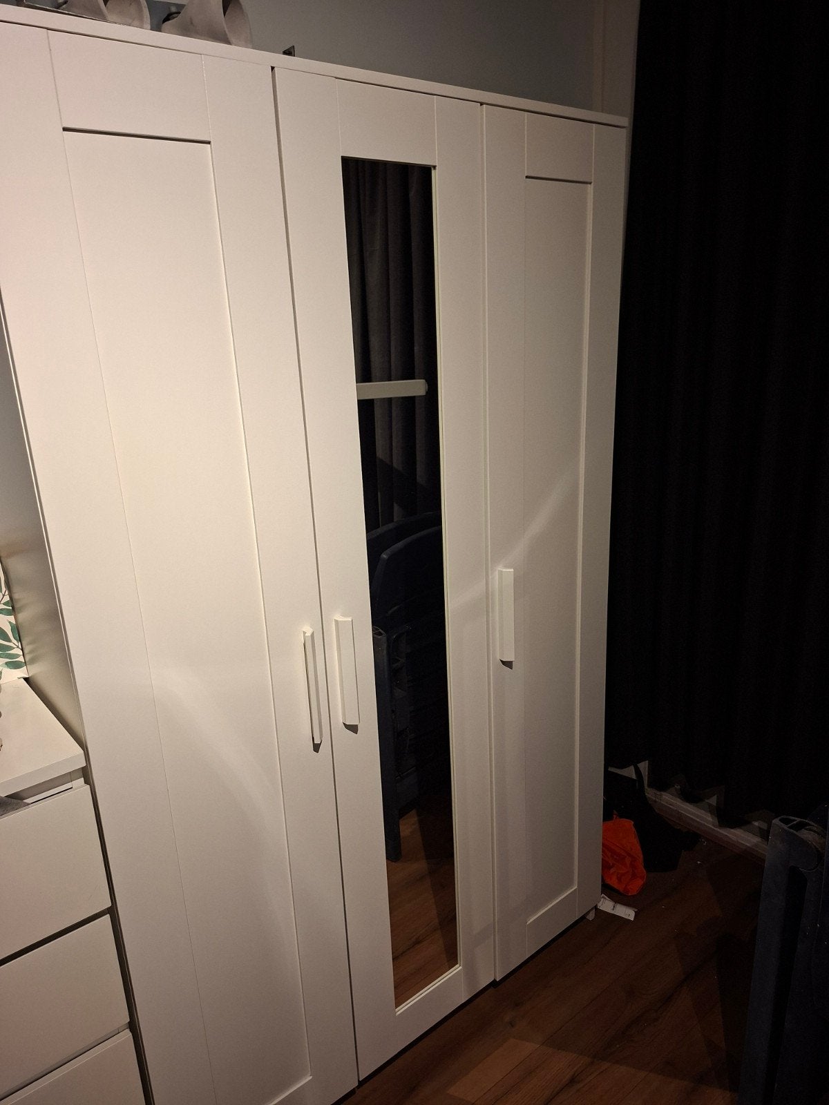 Witte (Brimnes IKEA) kledingkast met hang- en legruimte, Ophalen, Met deur(en), 100 tot 150 cm, Zo goed als nieuw