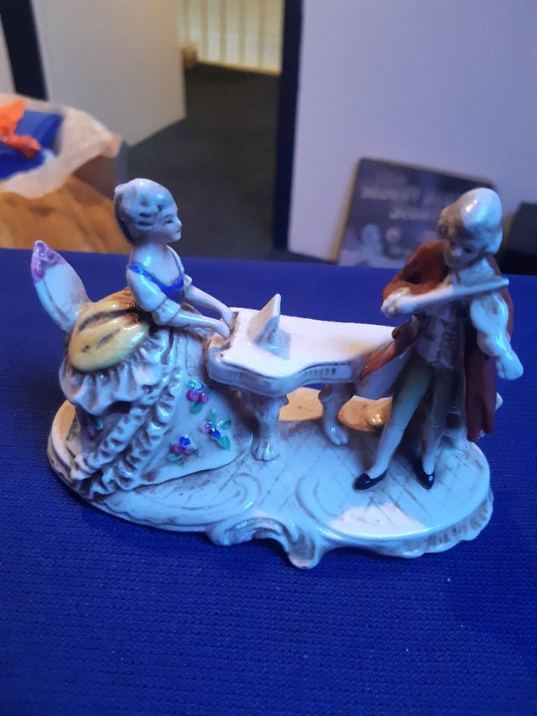 Antiek porseleinen beeldje, Antiek en Kunst, Ophalen of Verzenden