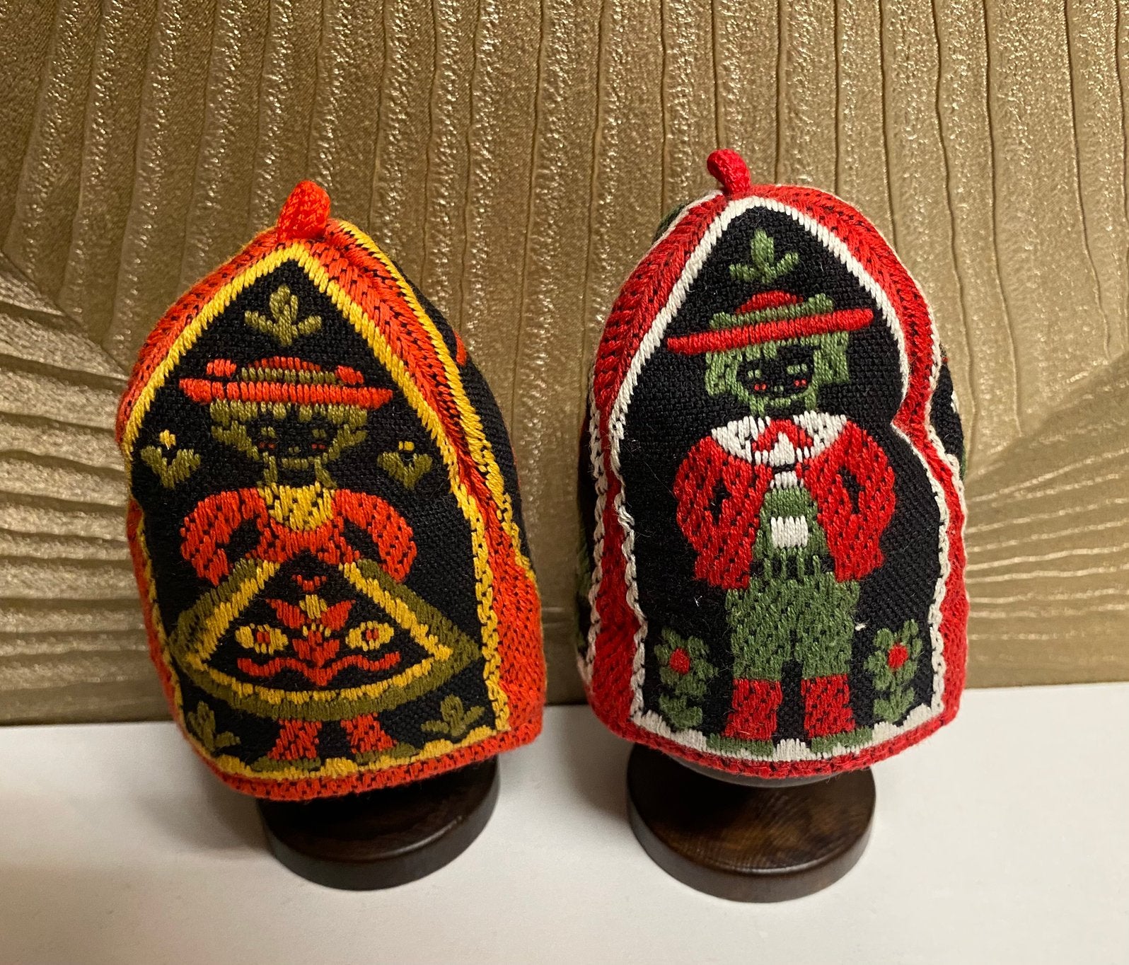 Vintage eierdopjes met geborduurde muts - Tirol 1960s, Ophalen of Verzenden, Zo goed als nieuw