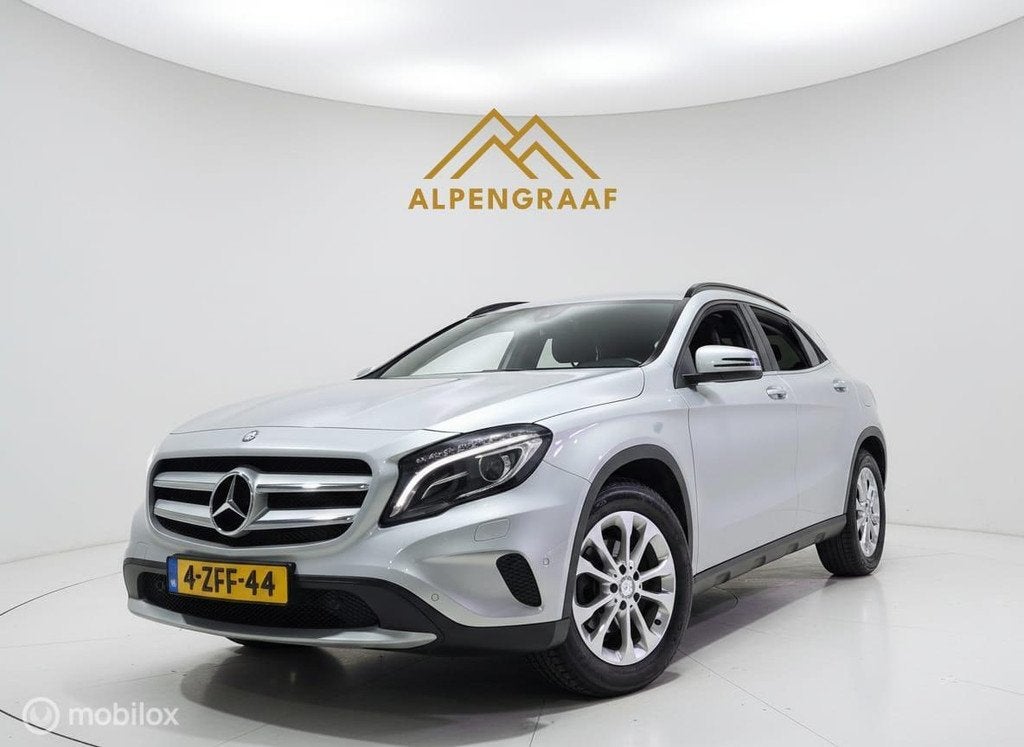 Mercedes GLA-klasse 200 Ambition Led Trekhaak zeer nette aut, Auto's, Voorwielaandrijving, Gebruikt, Bedrijf, Handgeschakeld