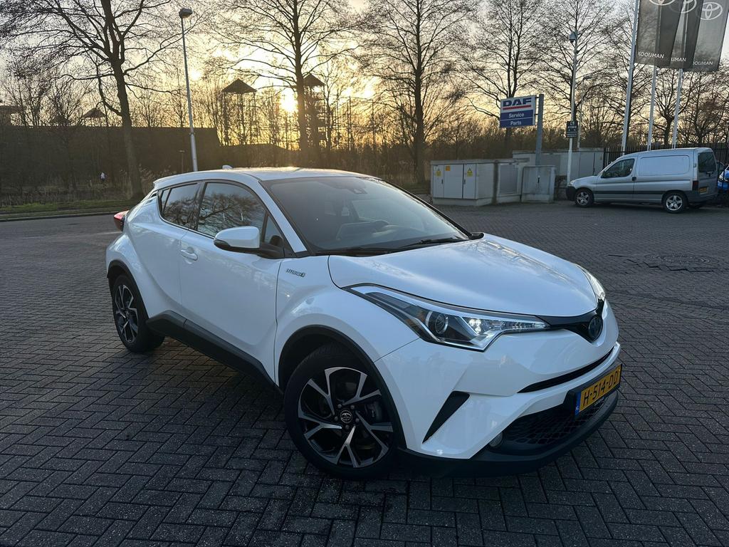 Toyota C-HR 1.8 Hybrid 122pk CVT 2019 Wit, Auto's, Toyota, 725 kg, 4 cilinders, Wit, 75 €/maand