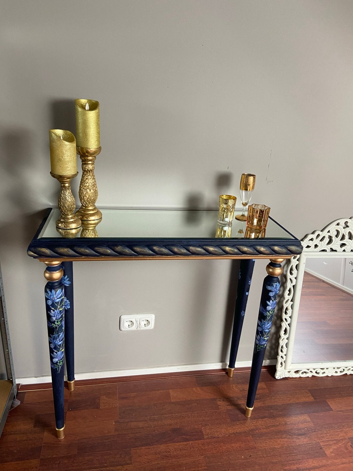 Sidetable met spiegel en bloemmotief, Ophalen, Zo goed als nieuw, 75 cm of meer, 60 cm of meer