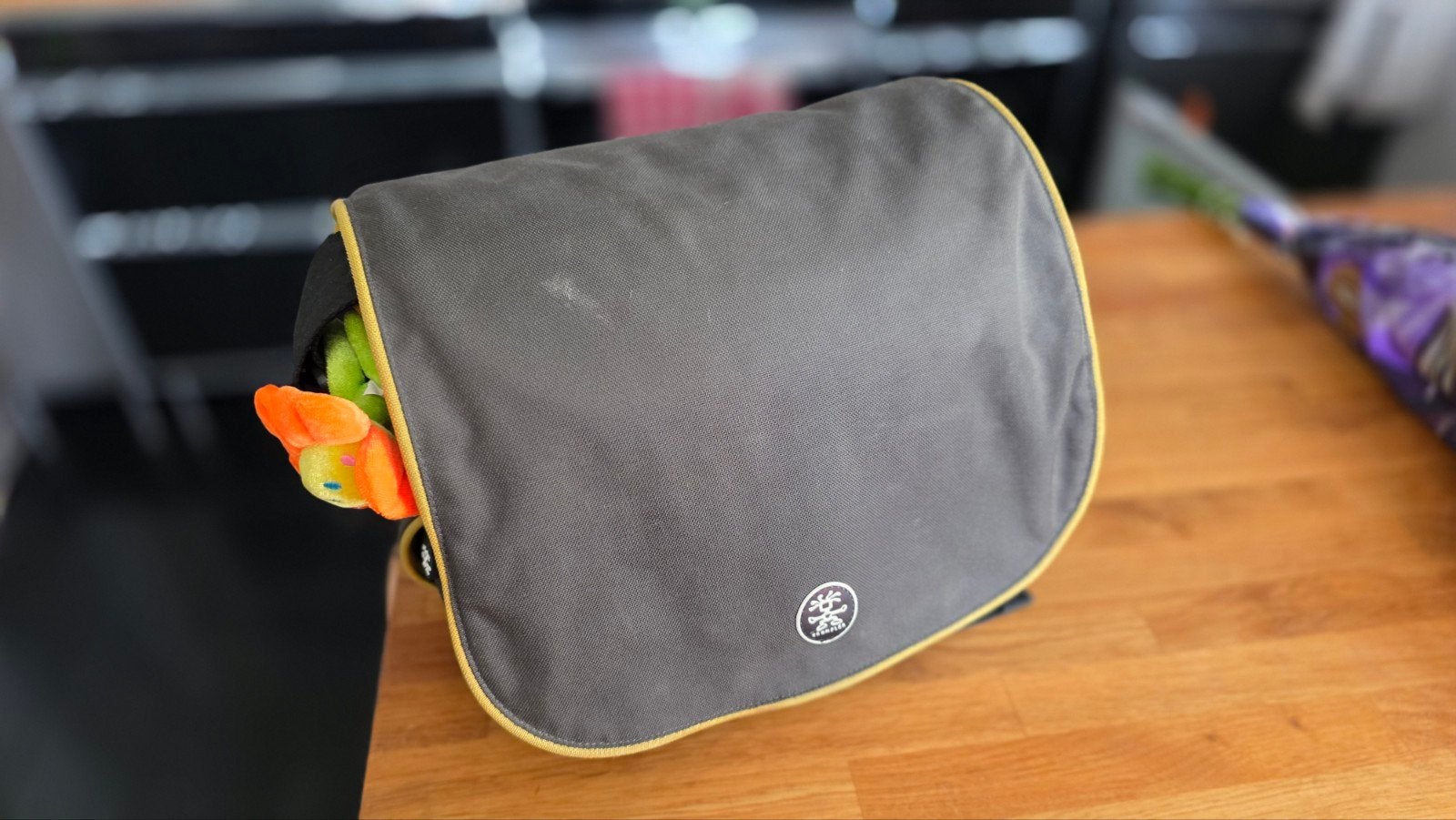 Crumpler Schoudertas voor Camera - Grijs/Oranje, Audio, Tv en Foto, Ophalen, Gebruikt, Gevoerd, Schoudertas
