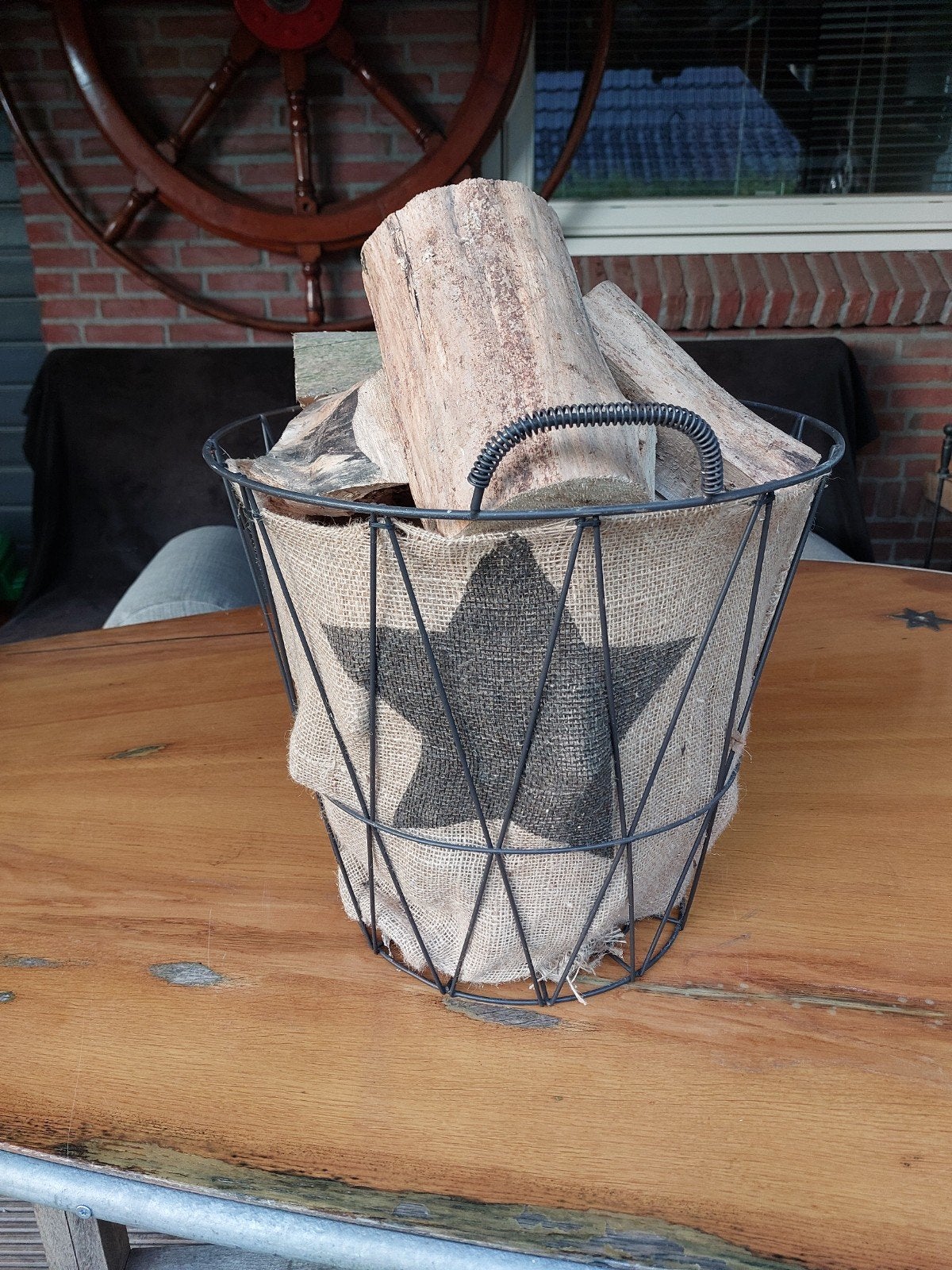 mooie grote draadmand met haardhout, Minder dan 3 m³, Ophalen, Blokken
