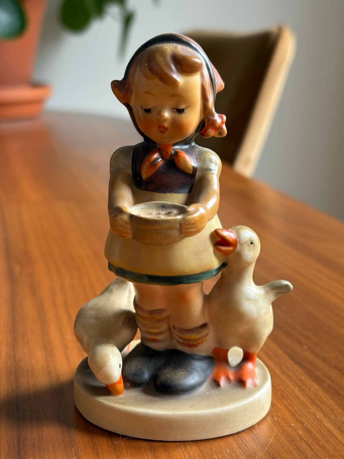 Vintage Hummel Beeldjes: Meisje met Eenden & Jongen bij Hek, Verzamelen, Ophalen of Verzenden, Zo goed als nieuw, Hummel