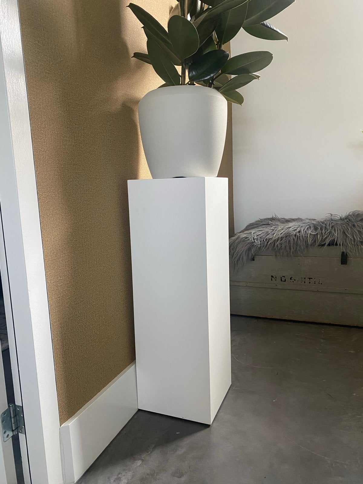Witte sokkel/zuil voor plant of decoratie, Ophalen, Zo goed als nieuw