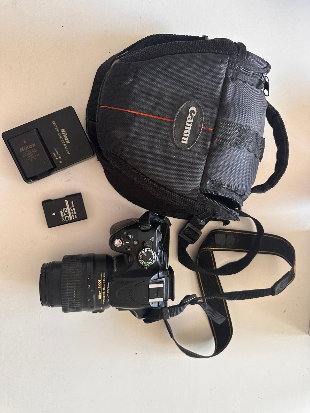Nikon D5100 Spiegelreflexcamera met 3 batteries/128G memory, Gebruikt, Spiegelreflex, 4 t/m 7 keer, Accu